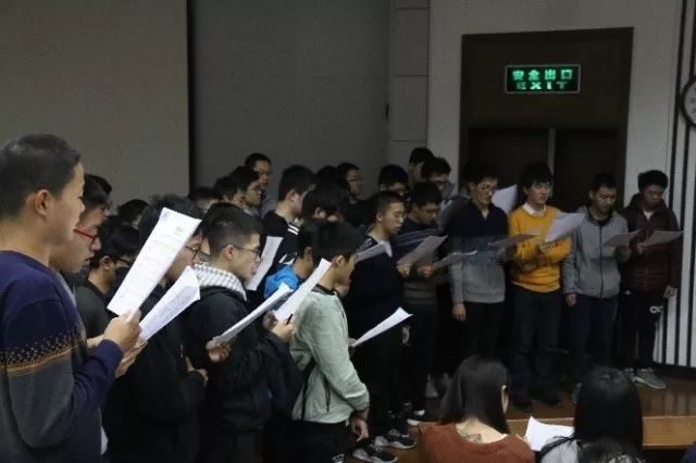 曼联双0巨星无脑传球!索帅怒吼:再这样就XX滚下去“英亚官网”(图3) 英亚官网