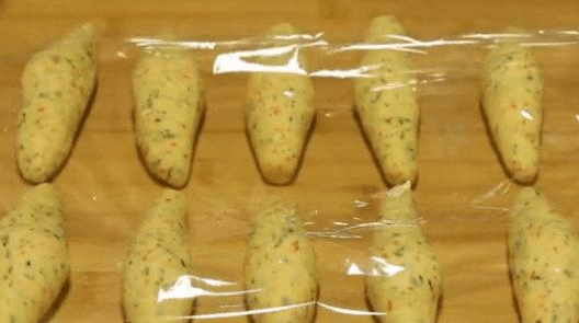 英亚官方网站_半碗玉米粉加1碗面粉 你能想到的最起码是不烤不烙 比面包好吃(图6)